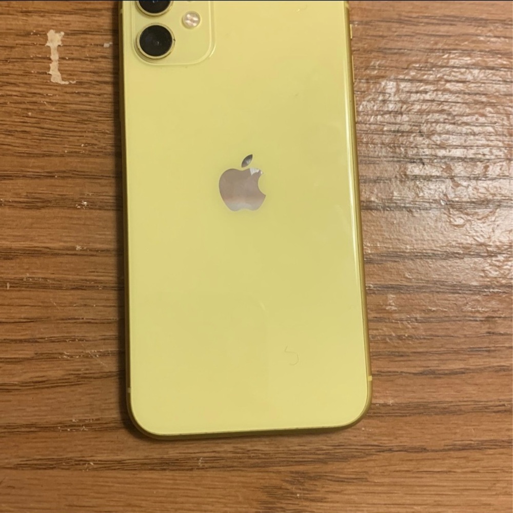 🔥NEW🔥(locked) yellow iPhone 11